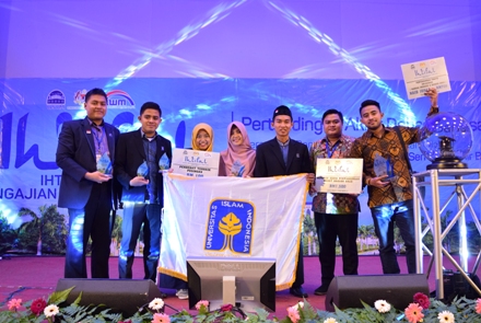 Mahasiswa UII Raih Prestasi Dalam Kompetisi Bahasa Arab dan Inggris Tingkat ASEAN