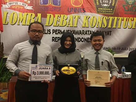 UII Juara 2 Debat Konstitusi MPR RI Tingkat Regional