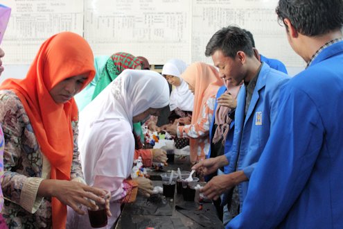 Kembangkan Produk Industri Kreatif, Mahasiswa UII Gandeng Warga