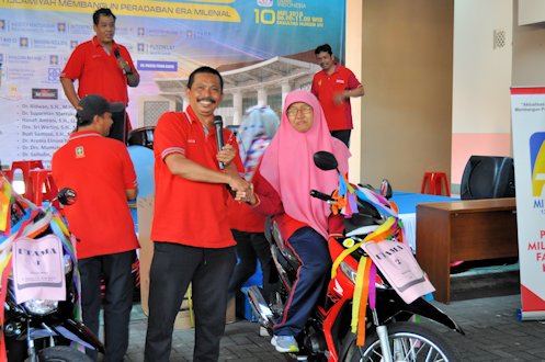 Ratusan Doorprize Meriahkan Jalan Santai Keluarga Besar FH UII