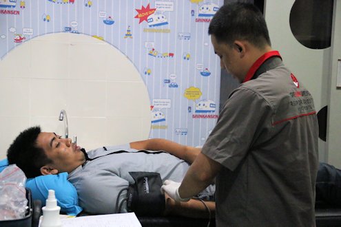 Donor Darah dan Pemeriksaan Kesehatan Gratis Mahasiswa Ramai Peminat