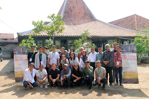 Mahasiswa Singapura dan Malaysia Belajar Konservasi BCB Kampung Kauman