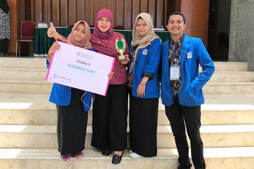 Kulit Nanas Disulap Jadi Teh Kaya Manfaat - Universitas Islam Indonesia