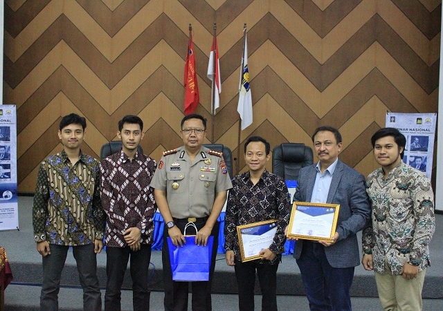 Mengembalikan Orientasi Profesi Hukum Berkeadilan