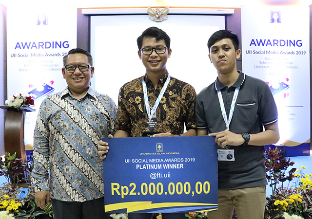 Senyum Sumringah Para Pemenang UII Social Media Awards 2019