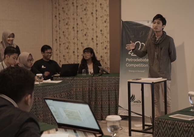 Mahasiswa UII Raih Juara 2 Debat Tingkat Nasional