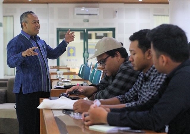 Arsitektur Mengekspresikan Kebudayaan Komunitas
