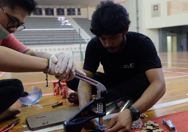 Perangi Covid-19, Mahasiswa UII Sediakan APD untuk Tenaga Medis