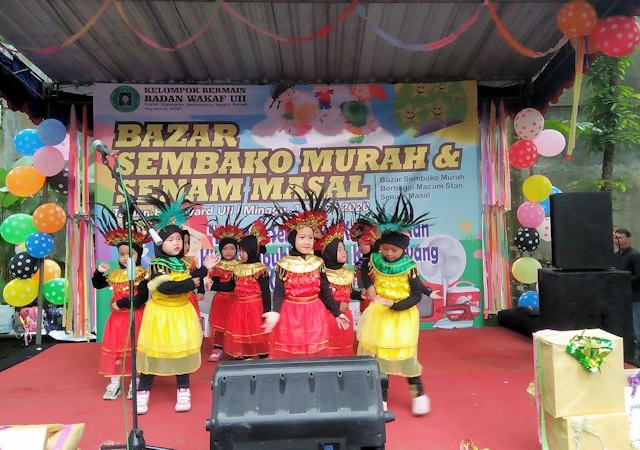 Playgroup Badan Wakaf UII Selenggarakan Bazar Murah dan Senam Sehat