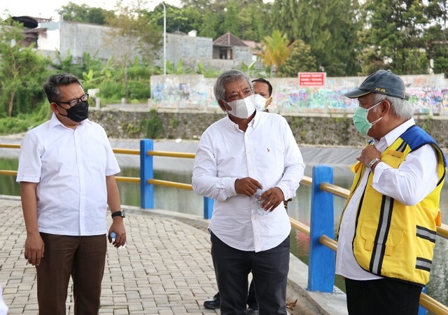Menteri PUPR Meninjau Pembangunan Embung Kladuan