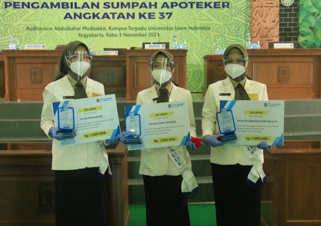 UII Selenggarakan Pengambilan Sumpah Apoteker Angkatan ke-37