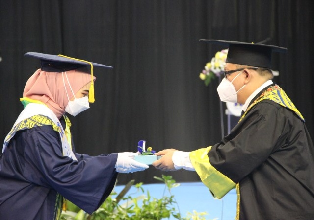 Rektor UII Ajak Wisudawan Asah Kecakapan Masa Depan