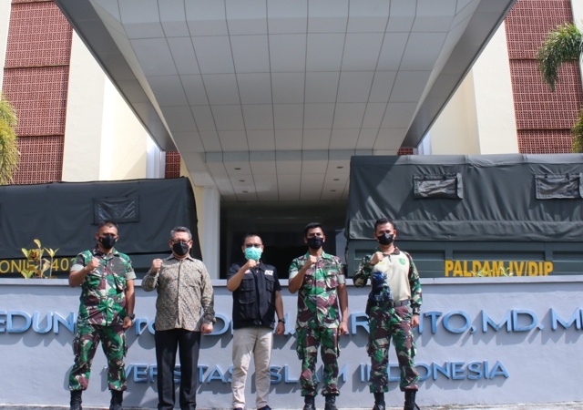 UII Berangkatkan Dua Truk Logistik ke Lokasi Bencana Semeru