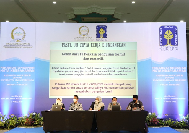 UII dan Badan Keahlian DPR RI Diskusikan Putusan MK RI atas UU Cipta Kerja