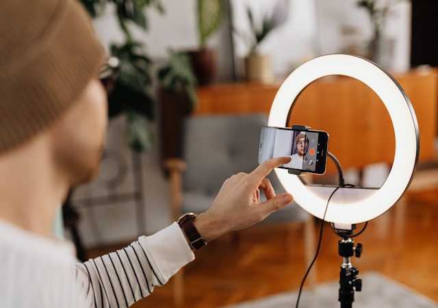 Menjadi Sosok Creative Content Creator Yang Menginspirasi