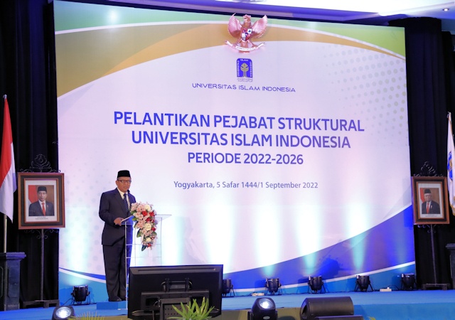 Lantik Pejabat Struktural UII, Rektor Ajak Berpikir Kreatif dan Inovatif