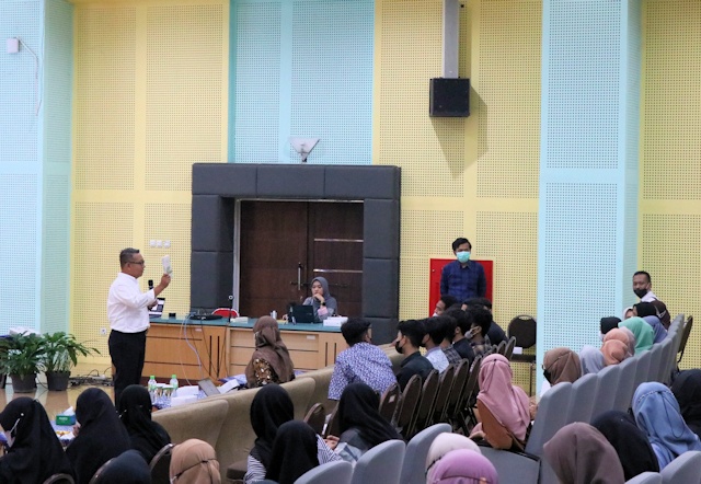 Rektor UII Ajak Mahasiswa Baru Cintai Ilmu dan Seni