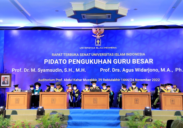 Prof. Syamsudin dan Prof. Agus Widarjono Dikukuhkan Sebagai Guru Besar