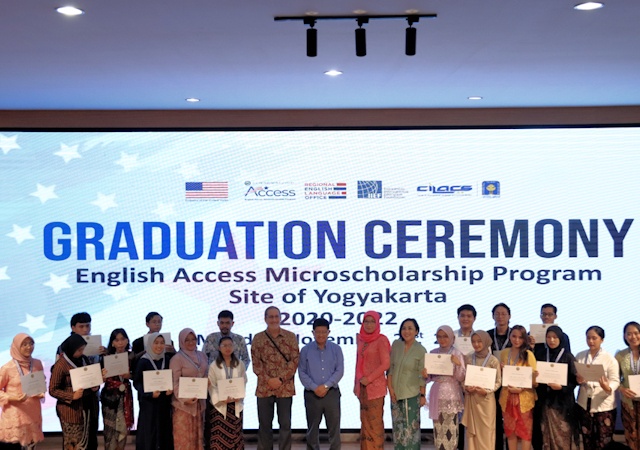 UII Fasilitasi Wisuda English Access Microscholarship Yogyakarta 2022