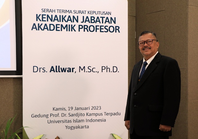 UII Tambah Guru Besar Bidang Ilmu Kimia