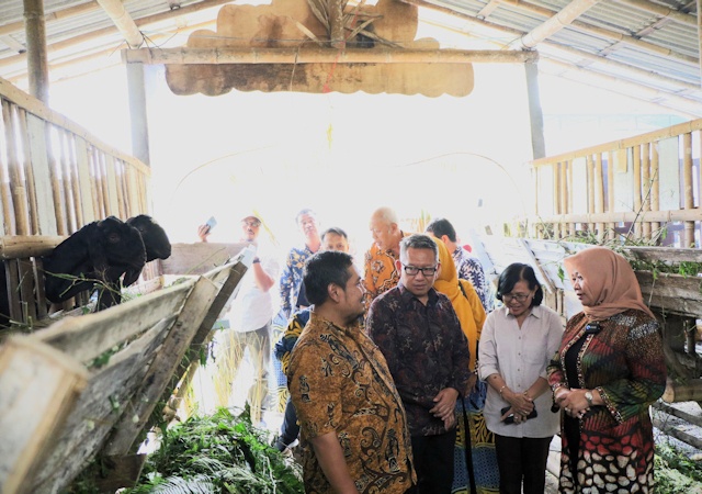 FK UII Adakan Peresmian Kandang Kambing dan Bakti Sosial