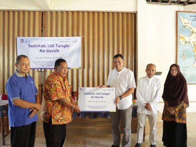 FTSP UII Sedekah 100 Tanki Air Bersih di Gunung Kidul