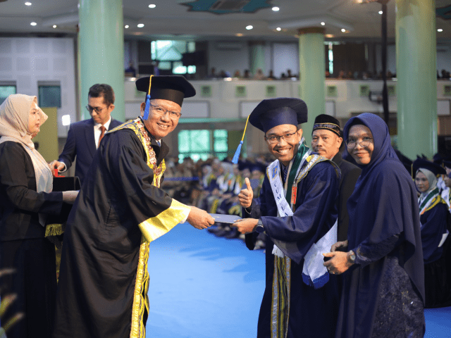 UII Mewisuda 1.108 Lulusan