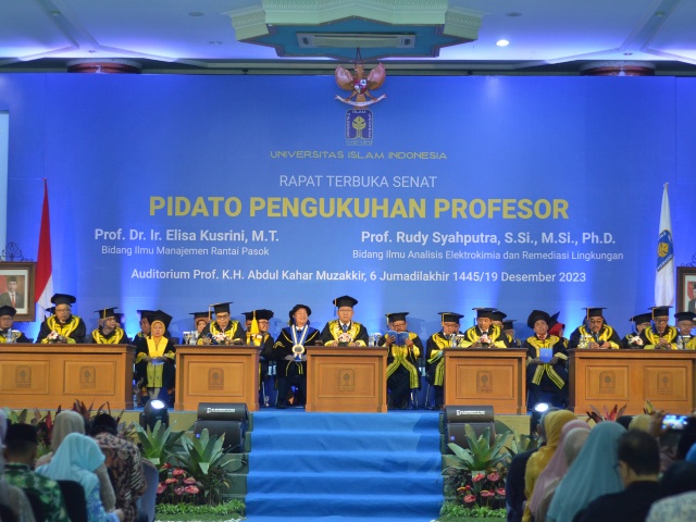 Elisa Kusrini dan Rudy Syahputra Dikukuhkan Sebagai Profesor UII