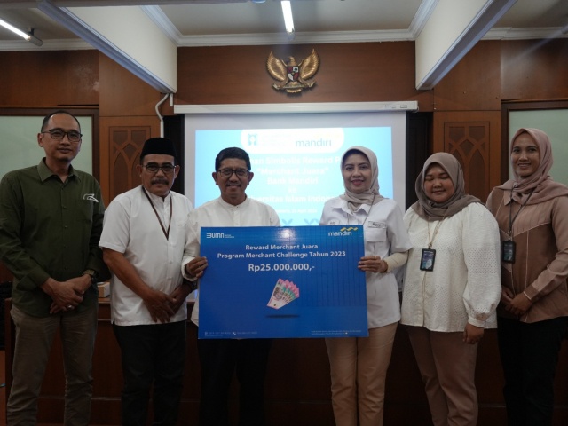 UII Terima Reward Program Merchant Juara dari Bank Mandiri