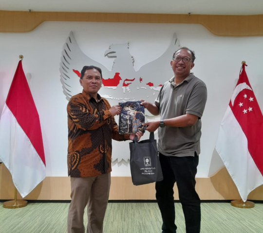 UII Jajaki Program Pengabdian Masyarakat Bagi Diaspora Indonesia di Singapura