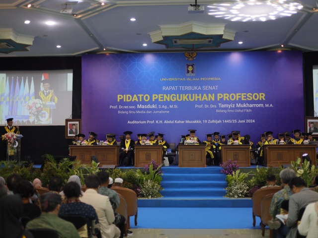 Dua Profesor UII Sampaikan Pidato Pengukuhan