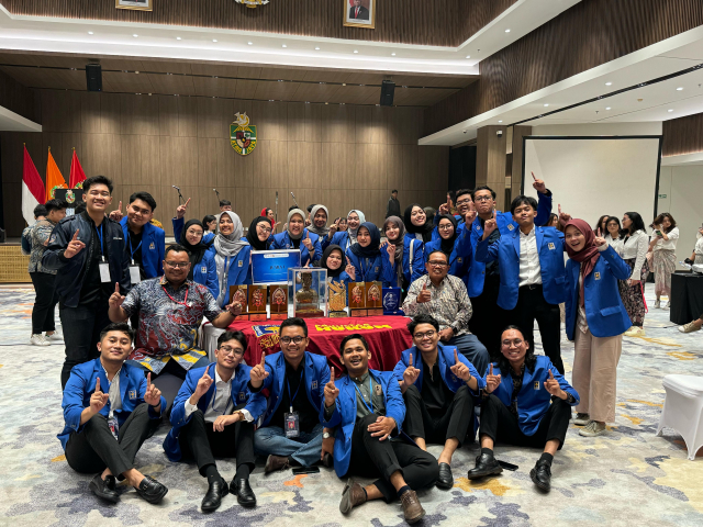 Komunitas Peradilan Semu FH UII Raih Juara 1 Piala Frans Seda 2024