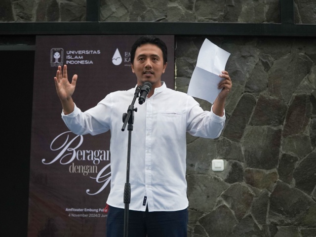 UII Sore Nyastra #5 Angkat Tema Beragama dengan Gembira