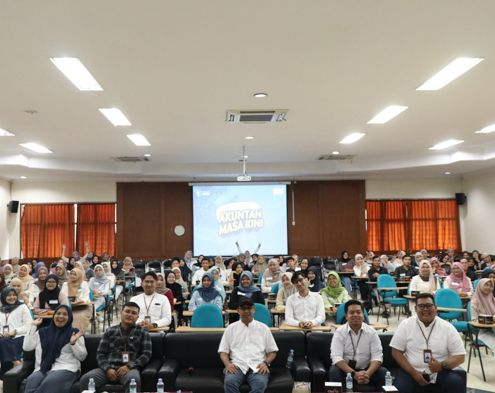 Sehari menjadi Akuntan Masa Kini oleh Akuntansi UII