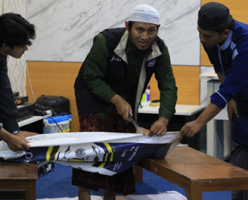 Praktik penyembelihan kurban oleh santri PP UII