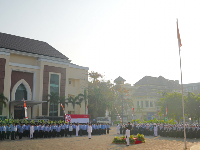 UII Gelar Upacara HUT RI Ke-80, Teguhkan Pancasila dan Solidaritas Kemanusiaan