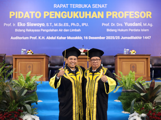 UII Resmi Kukuhkan Dua Guru Besar Baru