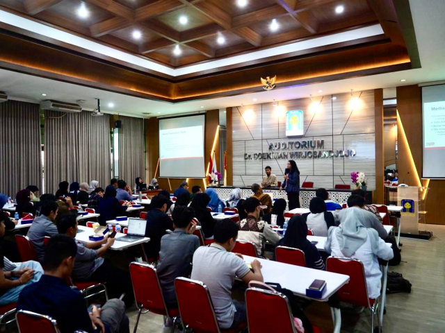 Media Partisan dan Echo Chamber: UII Bahas Polarisasi Informasi di Amerika Serikat