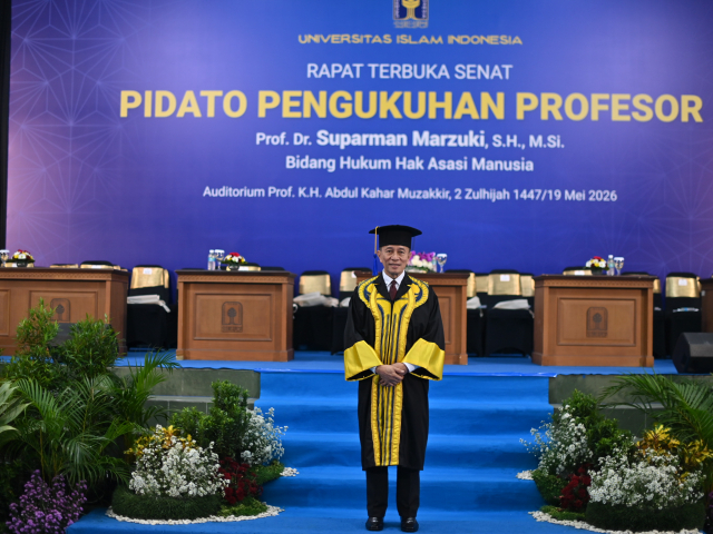 UII Kukuhkan Guru Besar Bidang Hukum HAM