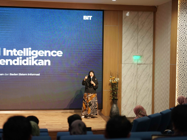 UII Perkuat Kompetensi AI Tenaga Kependidikan Melalui Workshop Belajar IT