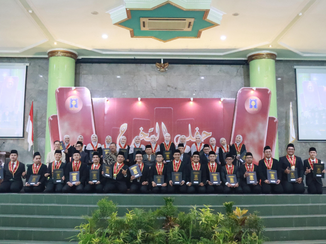 Pondok Pesantren UII Wisuda 29 Santri, Teguhkan Komitmen Cetak Pemimpin Unggul