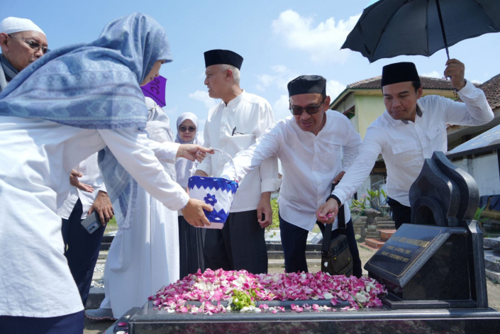 Ziarah Makam Pendiri dan Tokoh UII