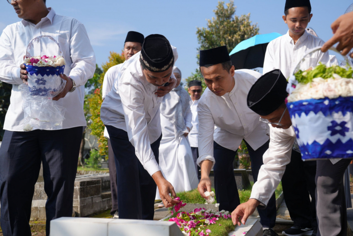 Ziarah Makam Pendiri dan Tokoh UII
