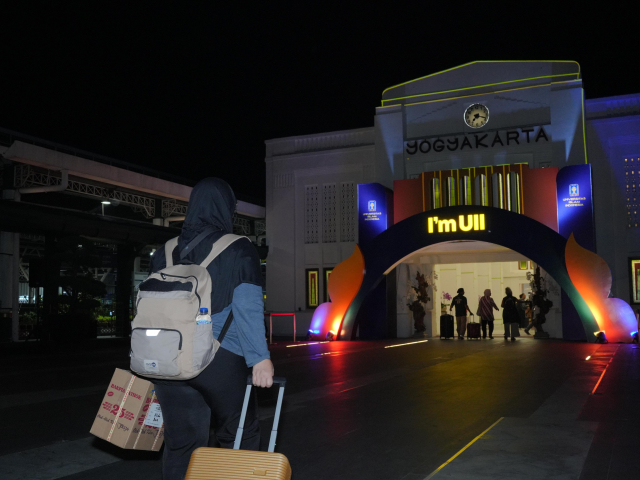 UII Hadirkan Light Show di Stasiun Tugu Yogyakarta, Perkenalkan Kampus Melalui Pertunjukan Visual