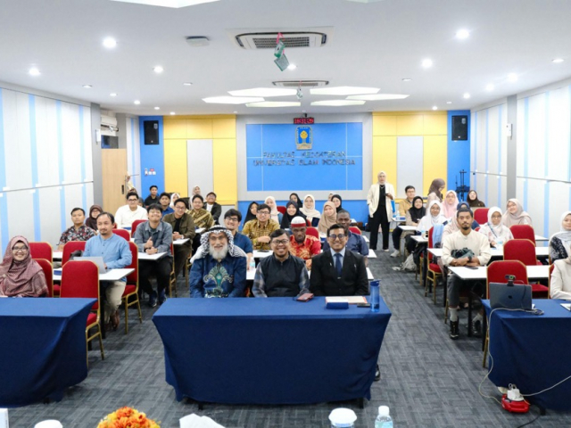 IGSS UII Gelar Kuliah Umum Palestina Bersama Prof. El-Awaisi